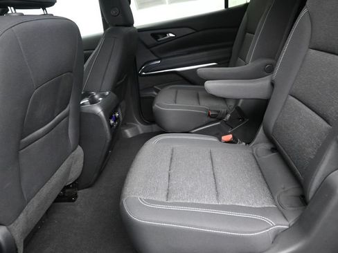 Used 2025 Chevrolet Traverse LT w/ Midnight/Sport Edition FWD image 15