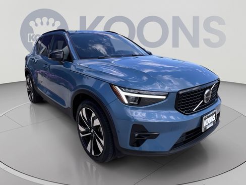 Used 2024 Volvo XC40 B5 Ultimate w/ Protection Package Premier AWD/4WD image 10