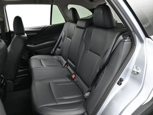 Used 2025 Subaru Outback Touring AWD/4WD image 29