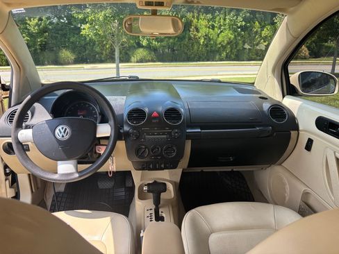 Used 2007 Volkswagen Beetle Coupe w/ Package 1 FWD image 4