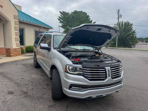 Used 2017 Lincoln Navigator L Select RWD image 25