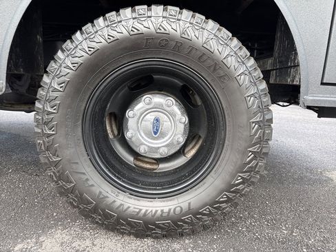 Used 2017 Ford F350 Lariat w/ Chrome Package image 12