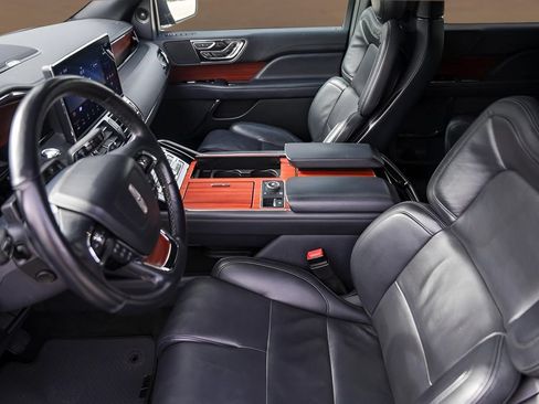 Used 2024 Lincoln Navigator Reserve AWD/4WD image 8