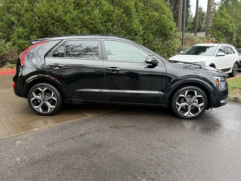Used 2023 Kia Niro EX Touring image 13