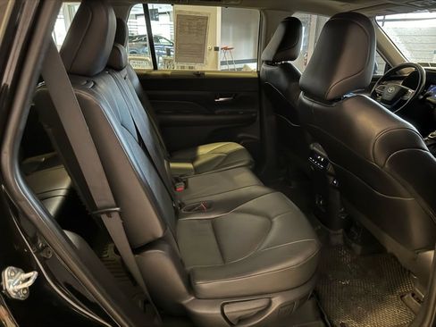 Used 2024 Toyota Grand Highlander XLE image 10