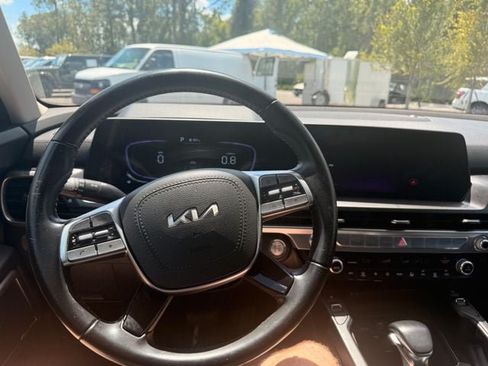 Used 2025 Kia Telluride S FWD image 2