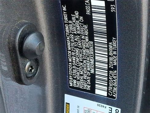 Used 2018 Toyota C-HR XLE image 26