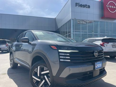 Certified 2025 Nissan Kicks SV FWD image 1