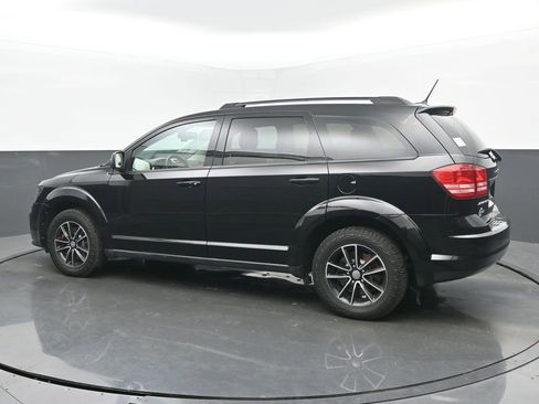 Used 2017 Dodge Journey SE w/ Flexible Seating Group image 3