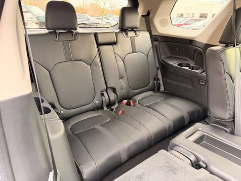 Used 2025 Honda Pilot Touring image 16