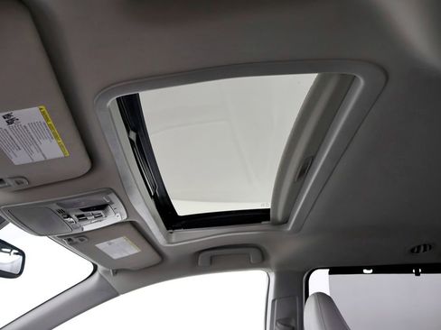 Used 2018 Toyota Sienna Limited image 42