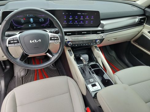 Used 2025 Kia Telluride S FWD image 8