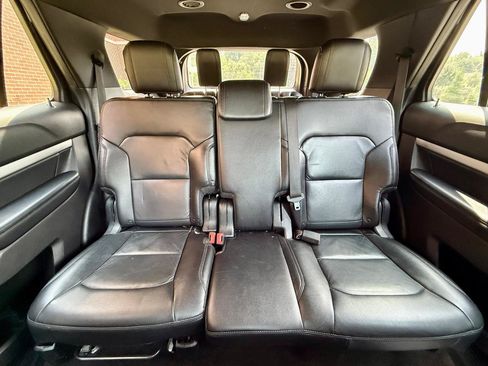 Used 2017 Ford Explorer XLT w/ Equipment Group 202A AWD/4WD image 36