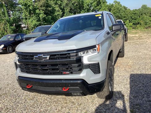 Used 2024 Chevrolet Silverado 1500 LT Trail Boss w/ Convenience Package II AWD/4WD image 2