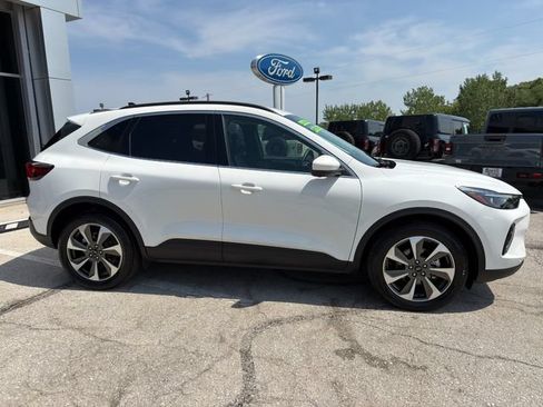 Used 2023 Ford Escape Platinum AWD/4WD image 8