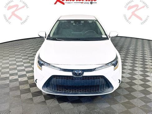 Used 2021 Toyota Corolla LE image 2