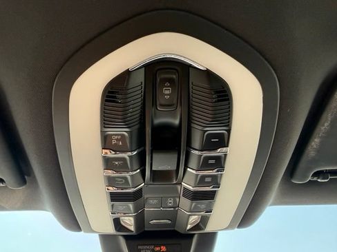 Used 2018 Porsche Macan S AWD/4WD image 30