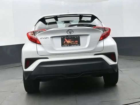 Used 2022 Toyota C-HR XLE FWD image 8