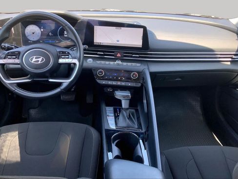 Used 2025 Hyundai Elantra SEL FWD image 15