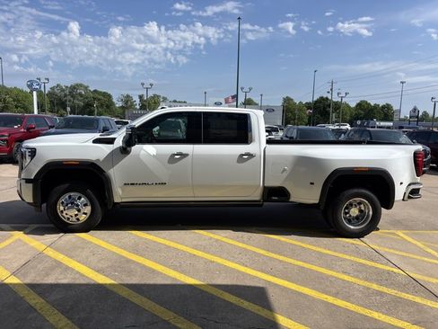 New 2026 GMC Sierra 3500 Denali Ultimate w/ LPO, Black Badging Package AWD/4WD image 9