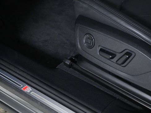 Certified 2024 Audi Q3 2.0T Premium Plus w/ Premium Plus Package image 19