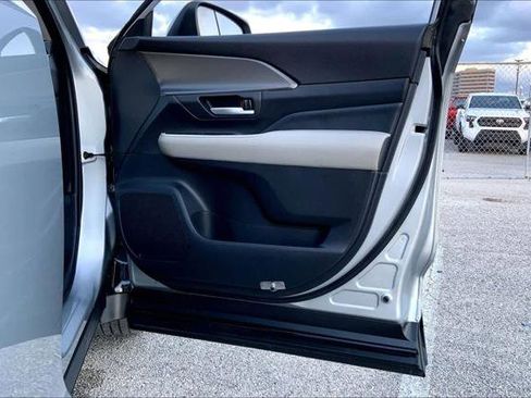 Certified 2024 Toyota Grand Highlander XLE image 22