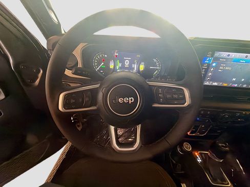 Used 2025 Jeep Wrangler Unlimited Sahara AWD/4WD image 18