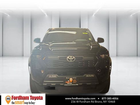 Used 2025 Toyota Tacoma TRD Off-Road AWD/4WD image 2