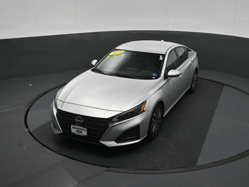 Used 2023 Nissan Altima 2.5 SV FWD image 41
