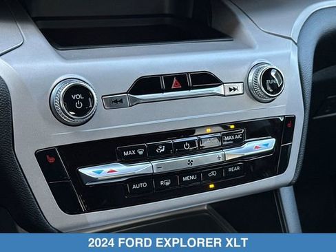 Used 2024 Ford Explorer XLT w/ Class IV Trailer Tow Package AWD/4WD image 23