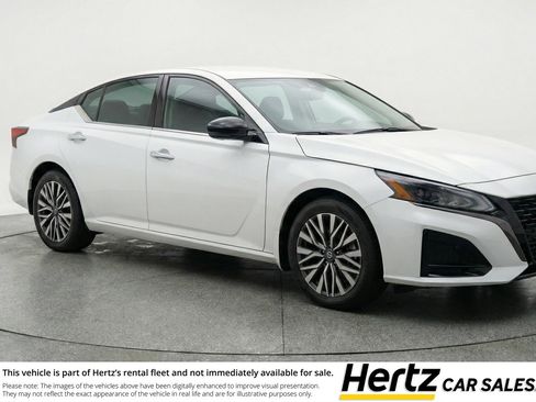 Used 2025 Nissan Altima 2.5 SV image 1