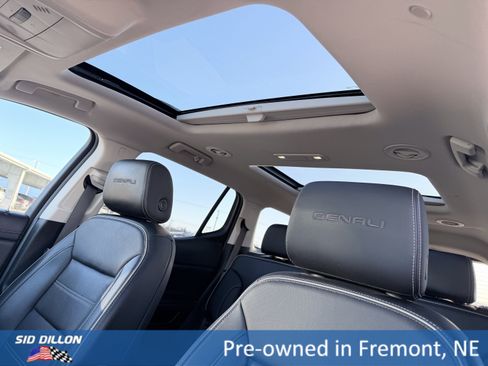 Used 2021 GMC Acadia Denali w/ Denali Ultimate Package image 16