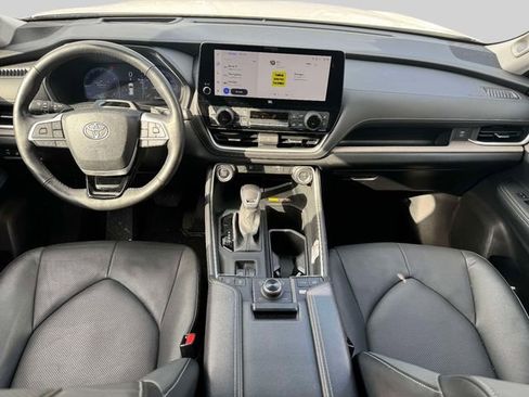 Used 2024 Toyota Grand Highlander Platinum image 18