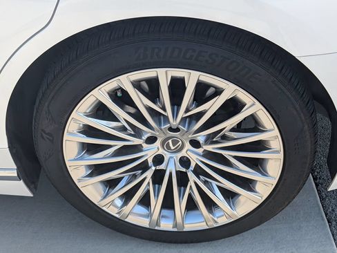 Used 2025 Lexus LS 500 w/ Accessory Package (Z1) RWD image 24