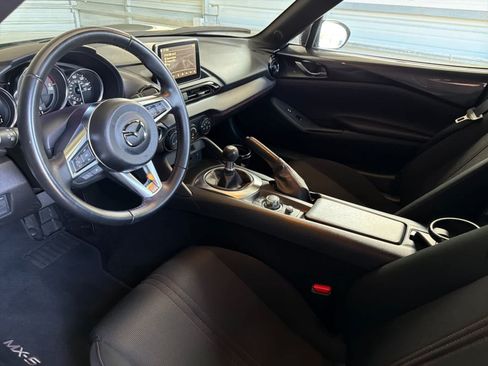 Used 2016 MAZDA MX-5 Miata Club RWD image 11