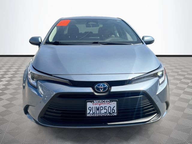 Used 2025 Toyota Corolla LE FWD image 2