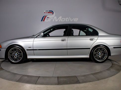 Used 2002 BMW M5 RWD image 3