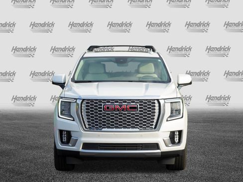 Used 2023 GMC Yukon Denali w/ Advanced Technology Package AWD/4WD image 3