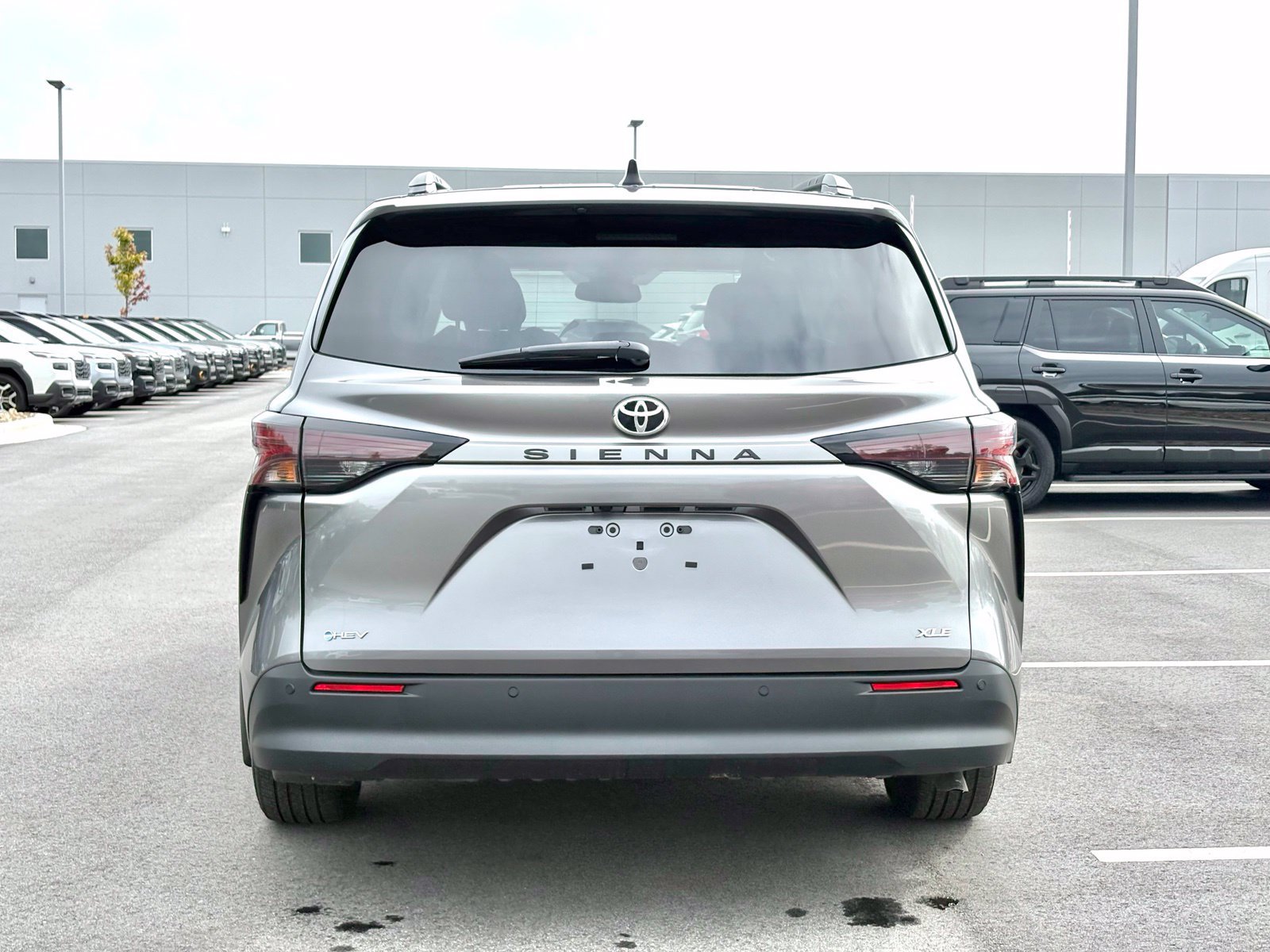 Used 2026 Toyota Sienna XLE FWD image 8