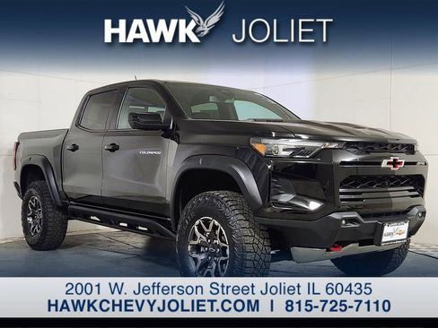 Used 2025 Chevrolet Colorado ZR2 w/ Technology Package AWD/4WD image 1