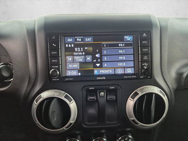 Used 2018 Jeep Wrangler Sahara w/ Connectivity Group AWD/4WD image 17
