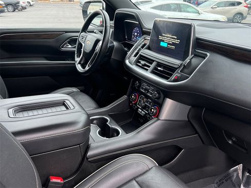 Used 2023 Chevrolet Suburban Premier image 9