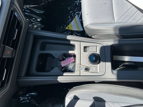 New 2026 Volkswagen Tiguan SE AWD/4WD image 17