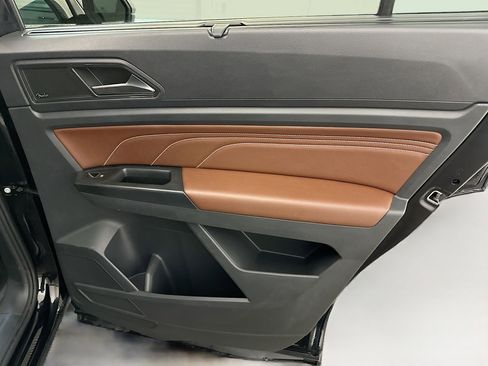 Used 2021 Volkswagen Atlas SEL Premium image 34