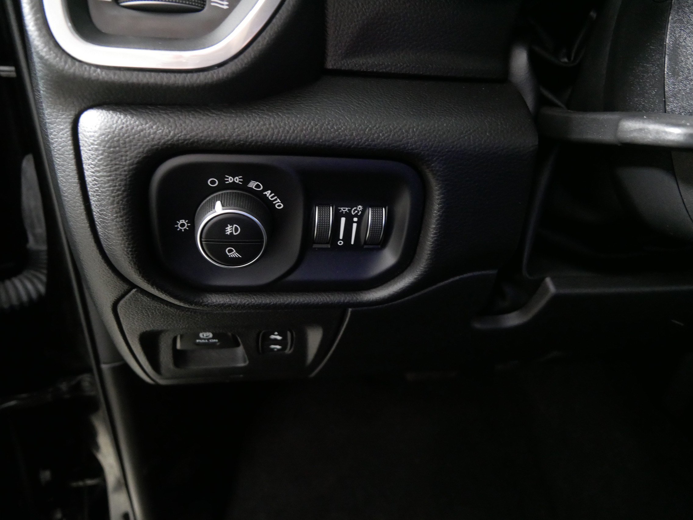 Used 2023 RAM 1500 Laramie AWD/4WD image 26