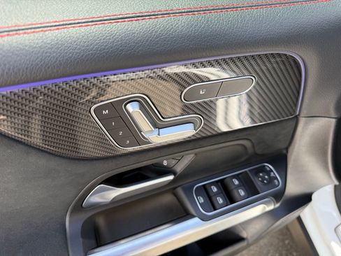 Used 2021 Mercedes-Benz GLB 250 image 10