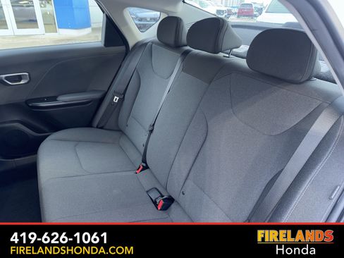 Used 2025 Kia K4 LXS image 25