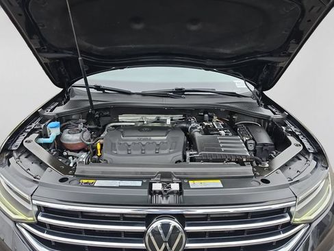 Used 2022 Volkswagen Tiguan SE AWD/4WD image 19