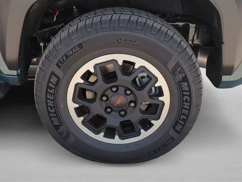 Certified 2026 Toyota 4Runner TRD Off-Road Premium AWD/4WD image 9
