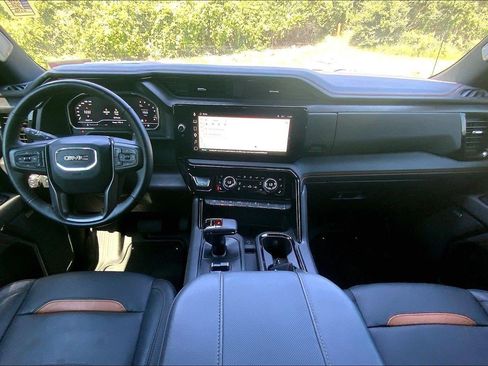 Used 2025 GMC Sierra 1500 AT4 w/ AT4 Premium Package AWD/4WD image 6